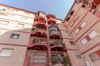 Piso en Joaquina Eguaras. Piso en venta en granada