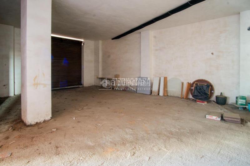 Foto d21960a1-f5cc-4b9c-bd21-b84515b57624. Lloguer local comercial a Joaquina Eguaras Granada