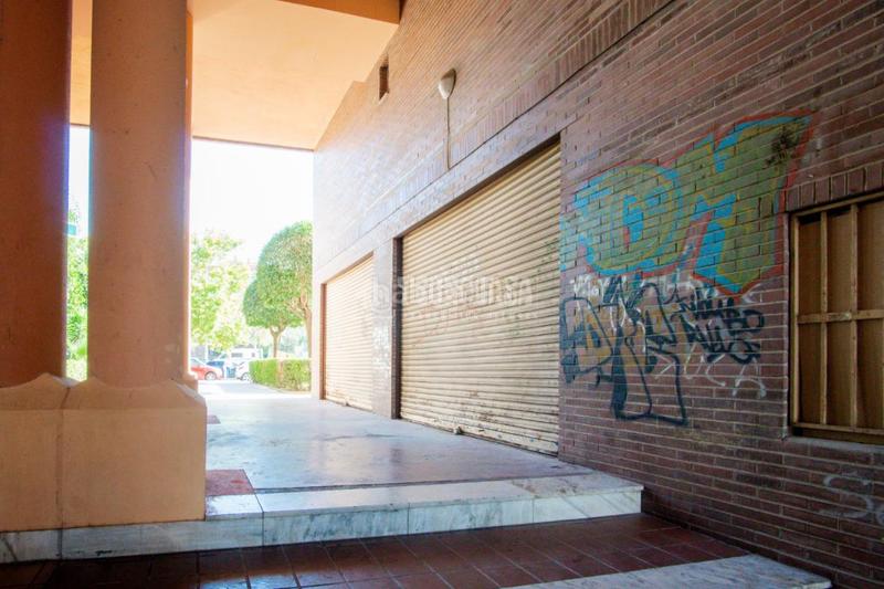 Foto f58326f6-51a0-49a0-9788-78bb4bba6641. Lloguer local comercial a Joaquina Eguaras Granada