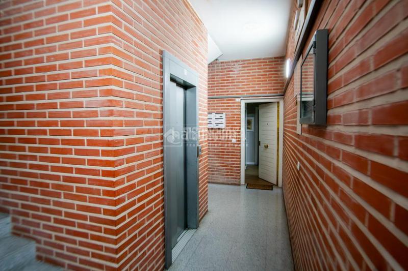 Foto 068b3972-a910-4a36-93f1-aa8f27bb5f1d. Piso  en venta en Joaquina Eguaras Granada