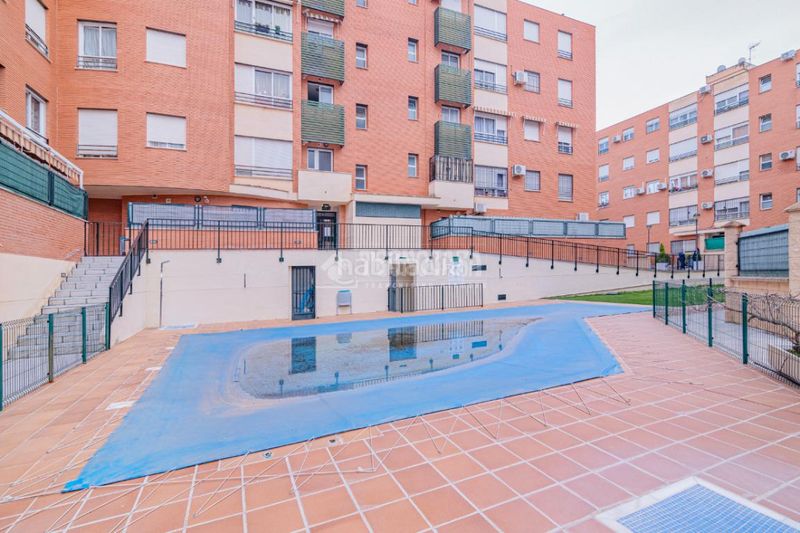 Foto 163db254-b86d-48e7-a424-12a5593db040. Pis amb calefacció aparcament piscina a parque nueva Granada Granada
