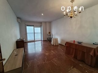 Pis en Centro. Piso situado en una de las avenidas m�s c�ntricas de c�rdoba