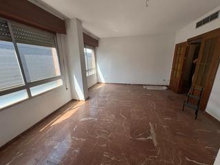 Piso en Centro. Pisazo de 4 dormitorios en pleno centro con garaje y trastero