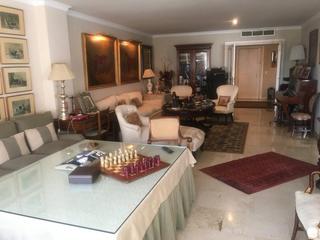 Appartement à Centro. Piso en avenida principal del centro de córdoba