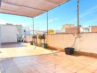 Pis a Centro. Ático en pleno centro con terraza