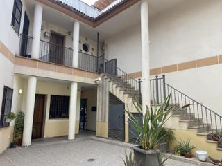 Etagenwohnung in Campo de la Verdad - Miraflores. Original vivienda en plaza de la iglesia  junto a la calahorra