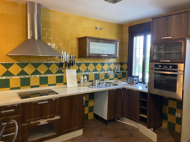 Foto fa41db52-1b28-4148-8cf7-9b721aba5b5b. Piso original vivienda en plaza de la iglesia junto a la calahorra en Córdoba