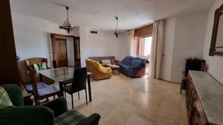 Pis a Ollerías - San Cayetano. Vivienda de 179 m para reformar, a cinco minutos del centro