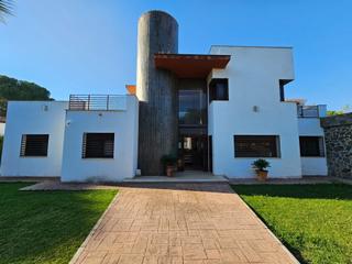 Chalet à Las Jaras. Chalet de lujo modernidad y naturaleza se unen