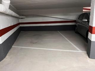 Aparcament cotxe a Pasaje pasaje platero leiva 12. Amplia plaza de garaje en zona arcángel