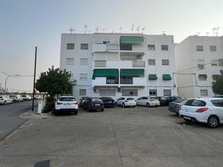 Appartement à Almodóvar del Río. Vivienda en esquina con entrada independiente y opción de negoci