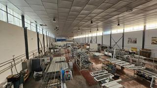 Bâtiment à usage industriel à El Higuerón. Se vende conjunto de 5 naves e carretera palma del rio