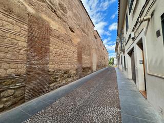 Casa a Sta. Marina - San Andrés - San Pablo - San Lorenzo. Vivienda tipo casa de vecinos en casco histórico junto a olleria