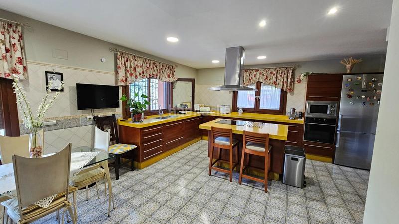 Foto 138670ba-8753-4f18-8a34-9018be7e0ade. Xalet amb calefacció aparcament piscina a Santa Maria de Trassierra Córdoba