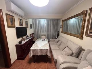 Appartement à Sector Sur. Piso para entrar a vivir con ascensor en sector sur!!