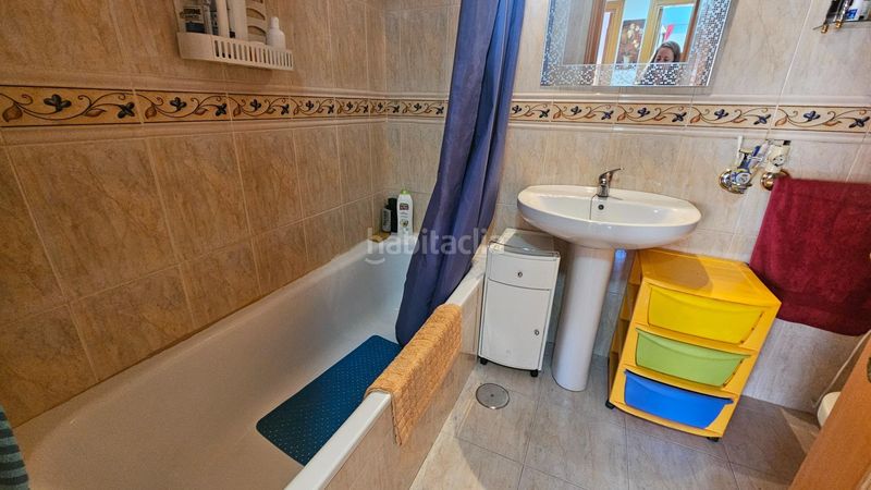 Foto bbe68800-d272-488b-b699-278d6540062b. Casa adosada adosado con vistas al castillo y piscina comunitaria en Almodóvar del Río