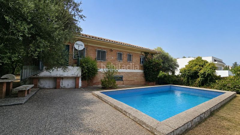 Foto d77457e9-4a11-4c61-ac46-2668bc7a463f. Chalet with parking pool in El Brillante -El Naranjo - El Tablero Córdoba