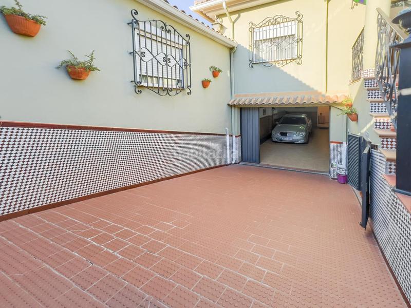 Foto 085e9de5-a7b5-4c55-bf4a-b968bd7d7d80. Xalet amb aparcament piscina a Espartinas pueblo Espartinas