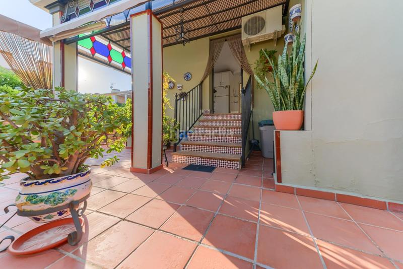 Foto 20441e5b-ed9e-4d2e-bd8c-d9d81b6ab1eb. Xalet amb aparcament piscina a Espartinas pueblo Espartinas