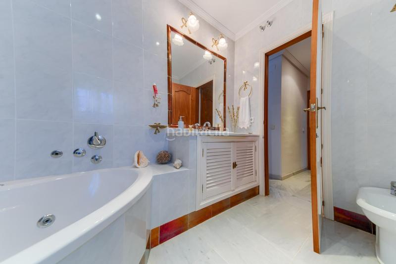 Foto 3ed83d00-913b-4c15-aa8a-5da93509a3fd. Xalet amb aparcament piscina a Espartinas pueblo Espartinas