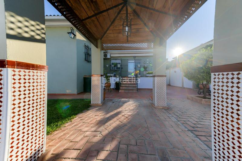 Foto 58b4e2ae-c1b4-4530-984c-6b3021866052. Xalet amb aparcament piscina a Espartinas pueblo Espartinas