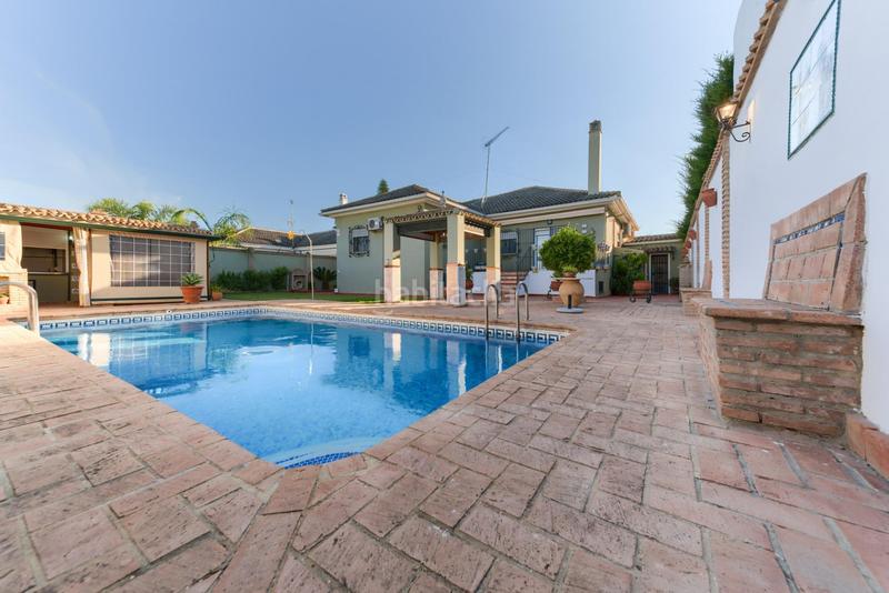 Foto 8092a6ee-ba04-4993-a93f-cef7dbdacb8a. Xalet amb aparcament piscina a Espartinas pueblo Espartinas