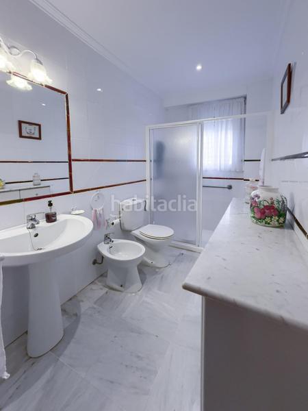 Foto 88906d3f-4a63-41d9-bc3c-68a871cc3695. Xalet amb aparcament piscina a Espartinas pueblo Espartinas