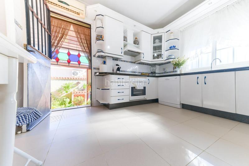 Foto ae3453e2-d216-4190-b4f9-df7c6911bf50. Xalet amb aparcament piscina a Espartinas pueblo Espartinas