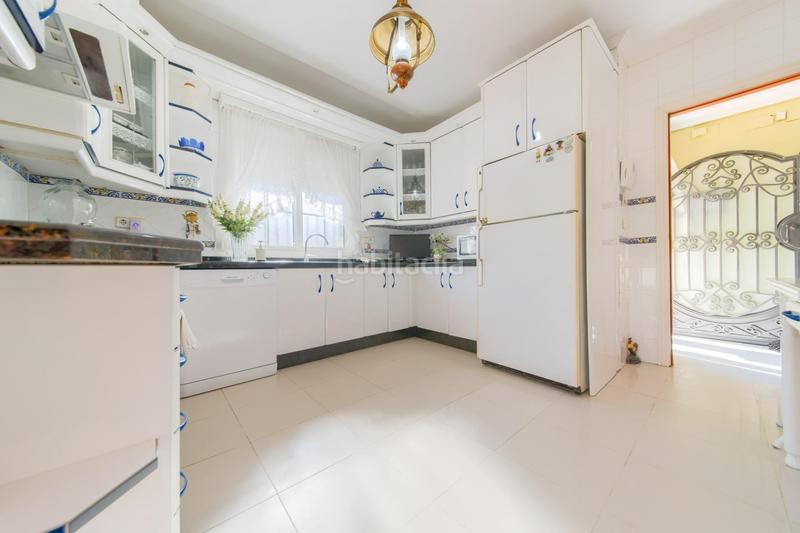 Foto b857694f-b2a0-4189-9d7a-160f5c941a0f. Xalet amb aparcament piscina a Espartinas pueblo Espartinas