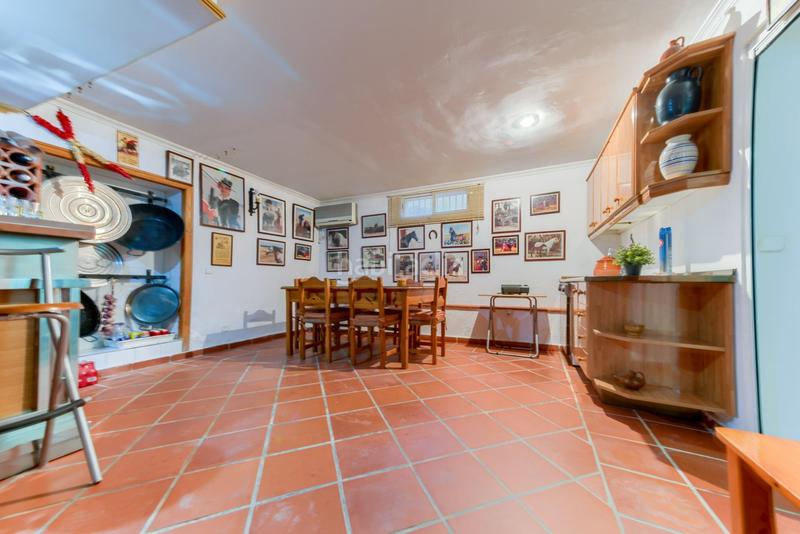 Foto deb35e07-8970-433b-99f0-5f6c1294718c. Xalet amb aparcament piscina a Espartinas pueblo Espartinas