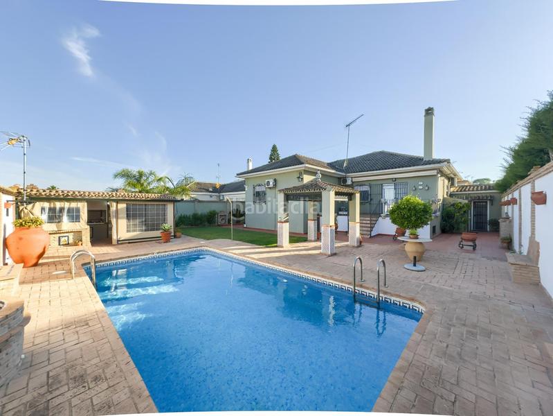 Foto e686a5ae-101b-4426-9559-ee61689b7523. Xalet amb aparcament piscina a Espartinas pueblo Espartinas