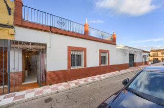Casa  Calle ignacio moreno ramirez. Vive el encanto de un pueblo, en el corazón de bormujos!