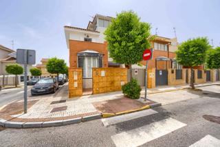 Maison jumelée à Castilleja de la Cuesta. Tu nuevo hogar en castilleja de la cuesta!