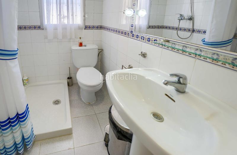 Foto a3d3e738-ee5d-4e31-846f-a32796ca7fe3. Casa vivienda con local vive, trabaja y haz realidad tu proyecto personal. en Olivares
