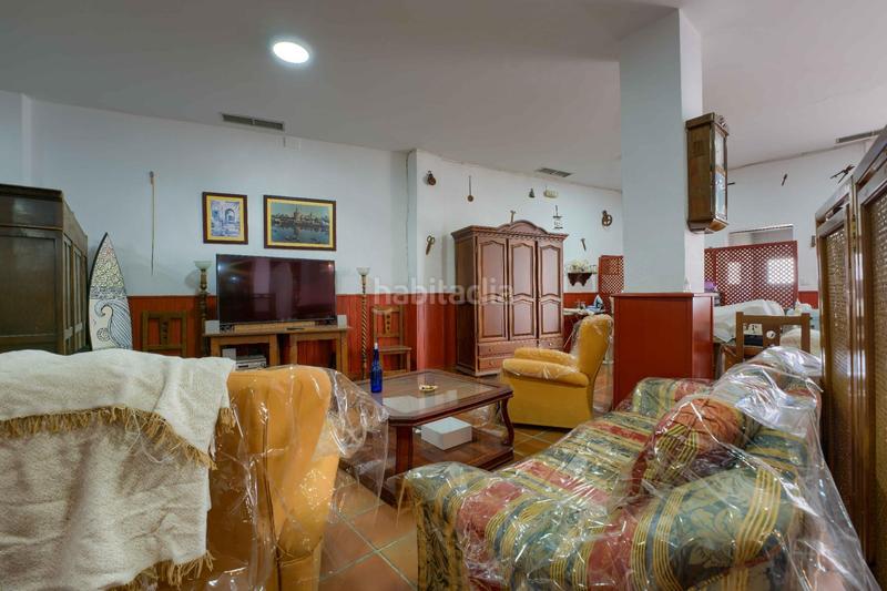 Foto bc87925b-2317-4ec5-b477-45399dd1a4bf. Casa vivienda con local vive, trabaja y haz realidad tu proyecto personal. en Olivares