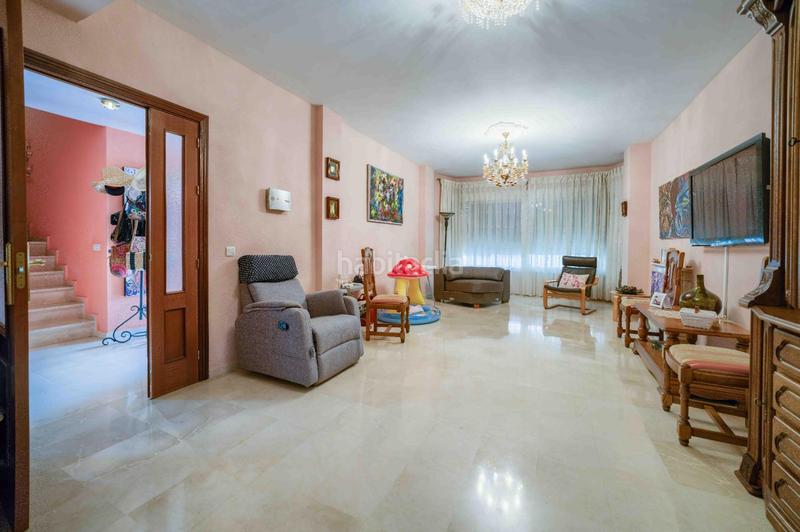 Foto 260fe44d-6198-4350-b5ce-966beb22ce53. Casa aparellada amb aparcament piscina a Loreto Espartinas