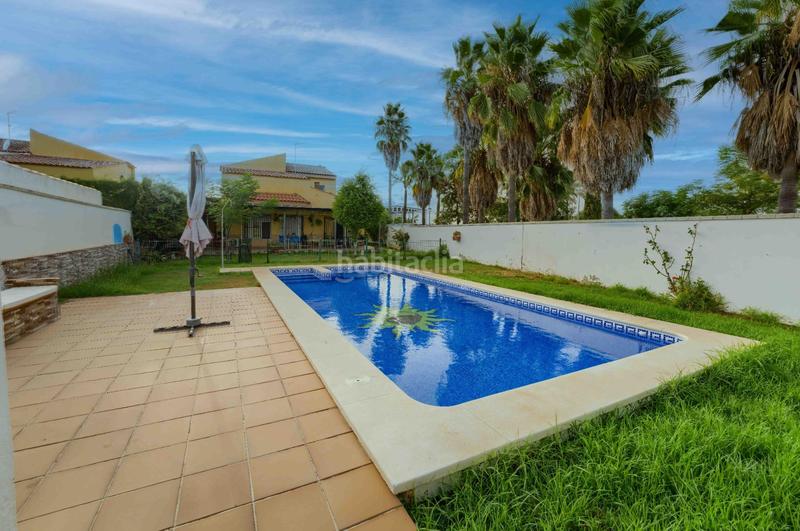 Foto 61beaa6f-515f-41a8-bdff-1bbedba1ae1f. Casa bifamiliare con parcheggio piscina in Loreto Espartinas