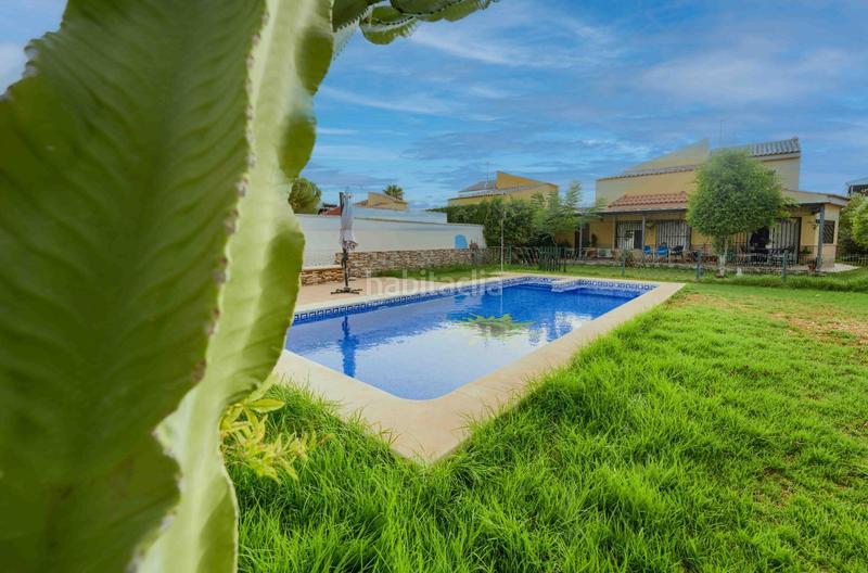 Foto be63b154-8069-404d-b379-a1e4c9ff8b96. Casa pareada en Loreto Espartinas