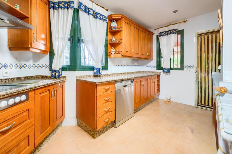 Foto 5df294fa-7042-4dc6-8efe-5193aaa9a253. Chalet con parcheggio piscina in Loreto Espartinas