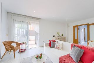 Casa  Calle abdalraman iii. Chalet de esquina donde empezar la vida que siempre imaginaste e