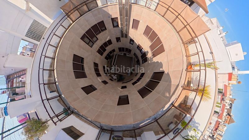 Foto bd7e52d8-dd8f-45a5-9c49-125e7eb99e03. Àtic amb calefacció aparcament a Triana Oeste Sevilla