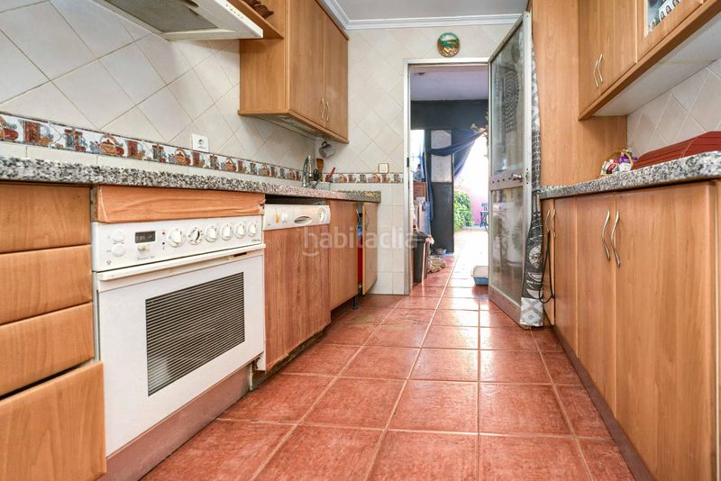 Foto db4d6b2a-8124-48c0-ac98-cb74e1bf2dbc. Casa adossada amb aparcament a Centro Bormujos