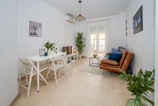Flat in Calle calle condes de bustillo 11. Triana con luz propia privacidad, encanto y terraza de uso exclu