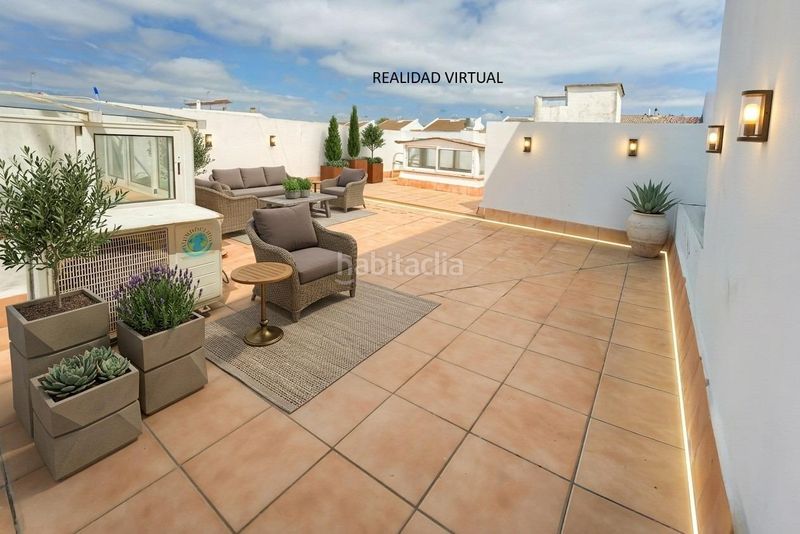 Foto ac1bd992-6d54-44d6-883a-fca06f5ab89f. Casa adossada a Benacazón