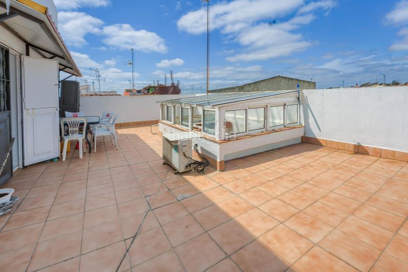 Foto d5951b22-8968-4a97-aaa8-53e6240d0bfb. Casa adossada a Benacazón