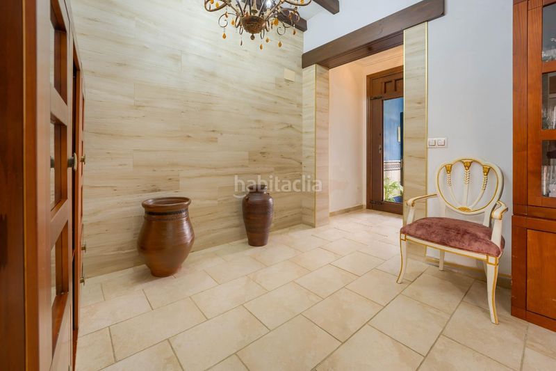 Foto d88c8e16-16c4-4c90-9612-a26d37188d25. Casa adossada a Benacazón