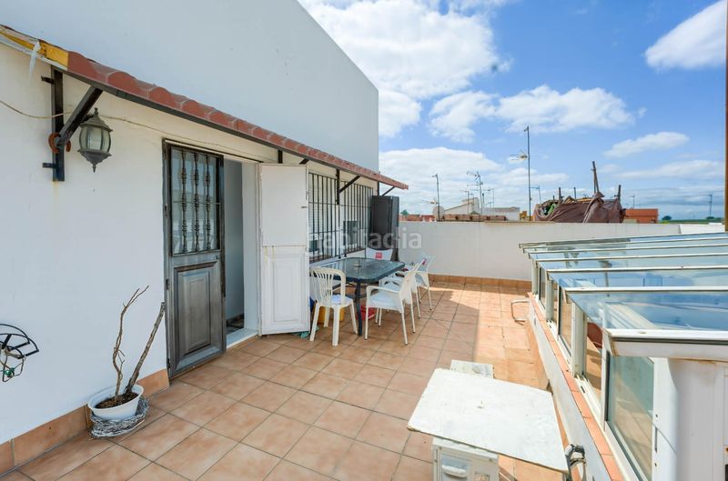 Foto fbd88003-7f88-46c2-8275-26f330344263. Casa adossada a Benacazón