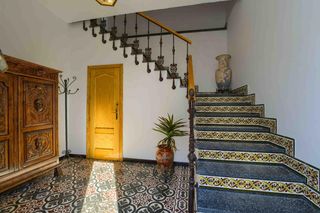 Pis a Olivares. Amplia vivienda con encanto en pleno centro de olivares