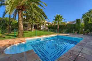 Chalet in Calle las almenas. Exclusiva villa,tomares las almenas