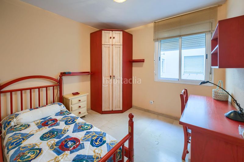 Foto 3f70a143-f078-4a55-a504-b6a0a3126fbb. Pis a avenida edificio malaga 1 a colores - entreparques Sevilla